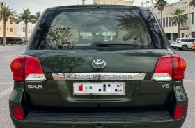 Toyota
              LandCruiser